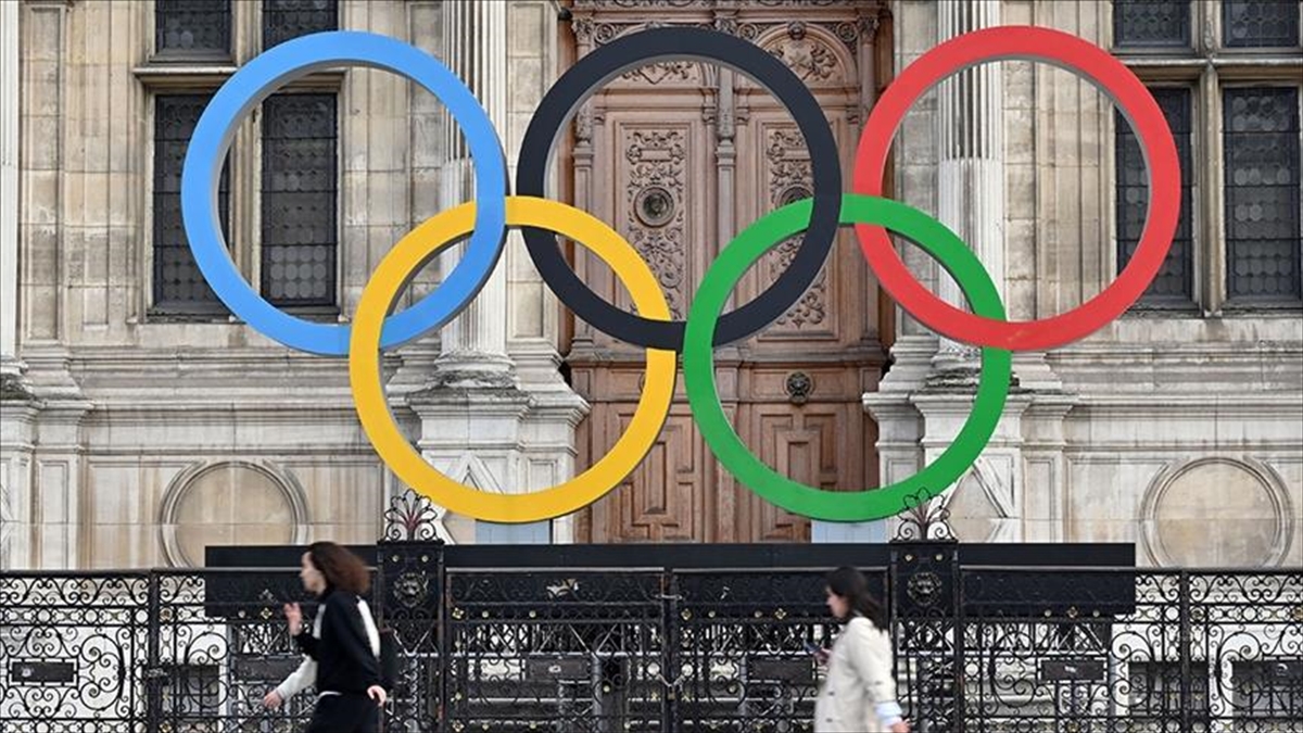 Uluslararası Olimpiyat Komitesi (IOC), Rus ve Belaruslu atletlerin Fransa'nın başkenti
