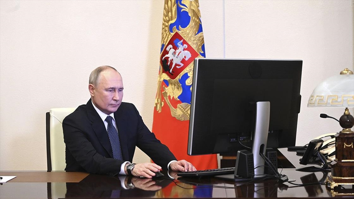 Rusya Devlet Başkanı Vladimir Putin, ülkedeki devlet başkanı seçiminde oy