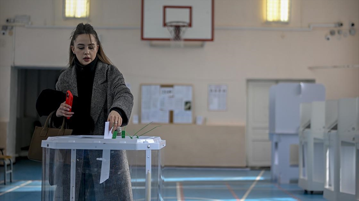 Rusya Federasyonu’nda yapılan devlet başkanı seçiminin ikinci gününde, katılım oranı