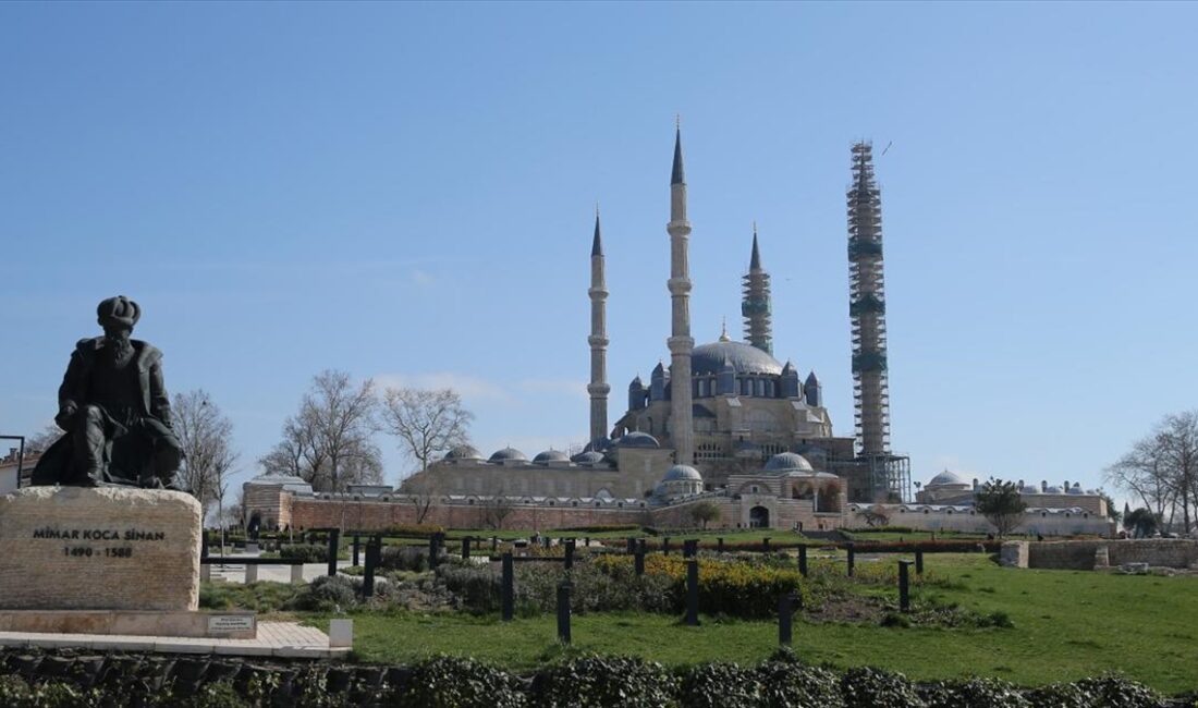 Mimar Sinan'ın ustalık eseri Selimiye Camisi'nde restorasyon çalışmaları devam ediyor.