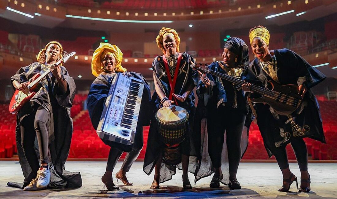 Orkestra şefi Khady Dieng, "Başta playback yaptığımızı zannedenler oldu ama