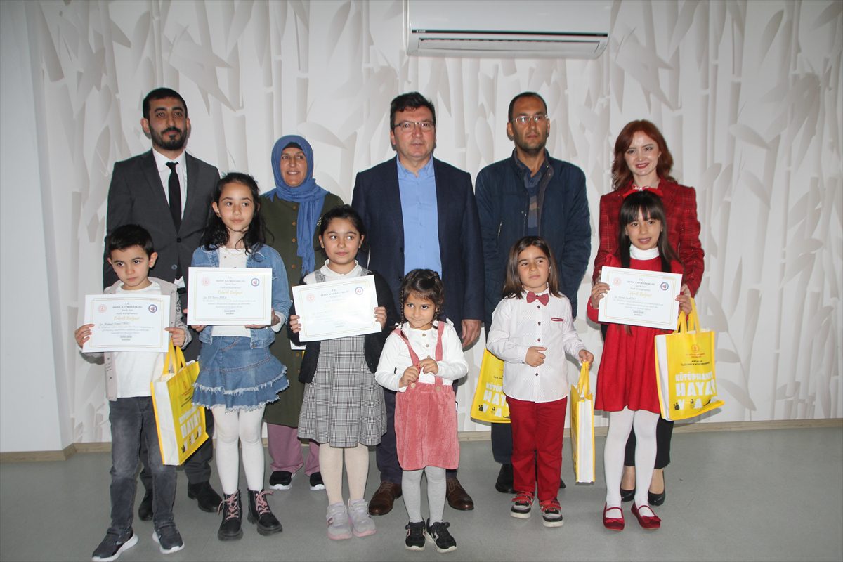 ANTALYA (AA) – Antalya'nın Serik ilçesinde "Kütüphaneler Haftası" dolayısıyla program