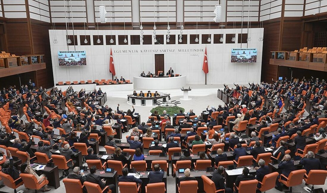 İlk olarak siyasi partilerden yeni anayasada hangi başlıkların yer alması