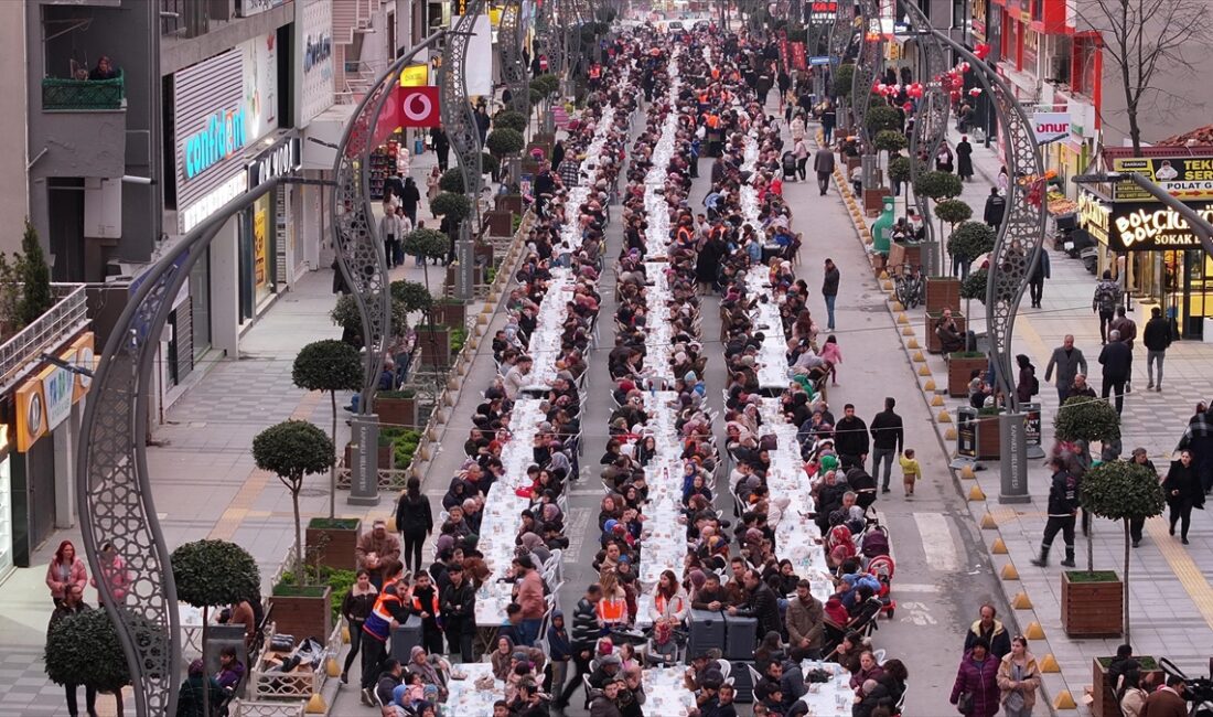 TEKIRDAĞ (AA) – Kapaklı Belediyesi tarafından gelenekselleştirilen “Gönül Sofraları” iftar