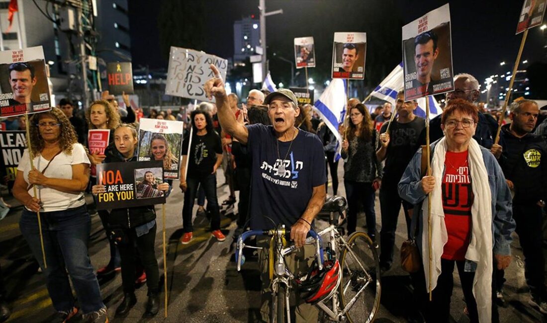 Tel Aviv'de binlerce İsrailli, Gazze'ye saldırılar devam ederken Başbakan Binyamin