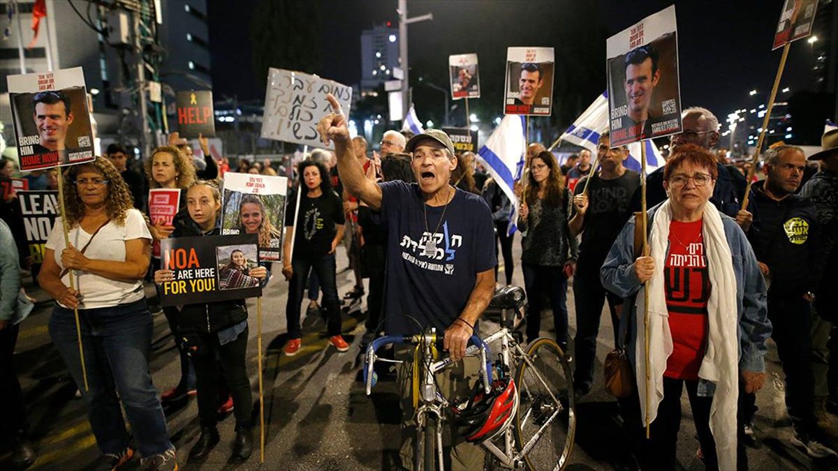 Tel Aviv'de binlerce İsrailli, Gazze'ye saldırılar devam ederken Başbakan Binyamin