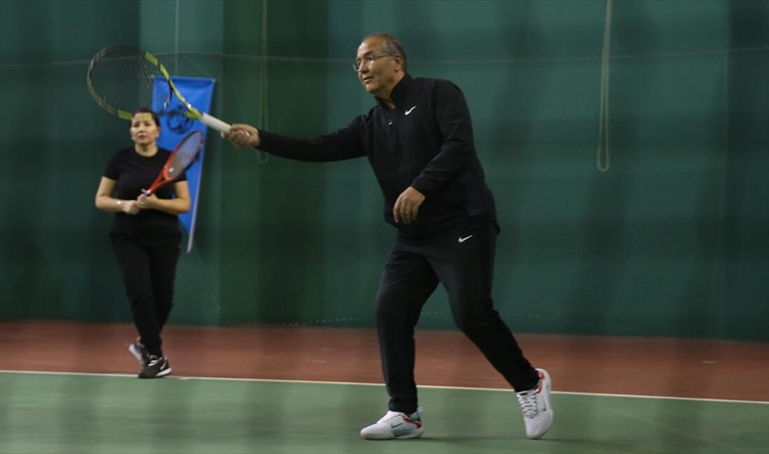 Türkiye Tenis Federasyonu (TTF) Başkanı Cengiz Durmuş, uluslararası turnuvalardaki kupa
