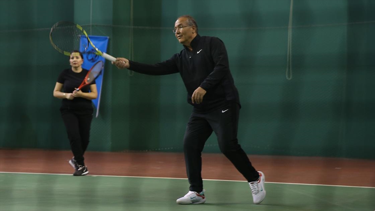 Türkiye Tenis Federasyonu (TTF) Başkanı Cengiz Durmuş, uluslararası turnuvalardaki kupa