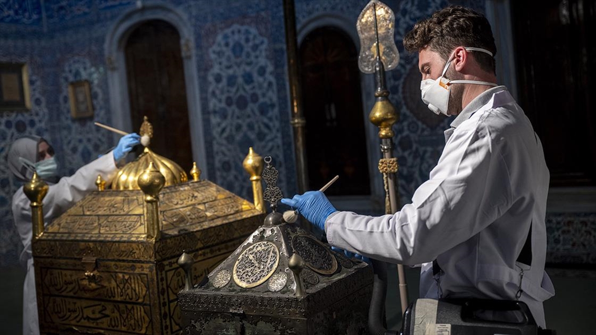 Ramazan ayının yaklaşması sebebiyle Topkapı Sarayı içerisindeki Mukaddes Emanetler Dairesi'nde