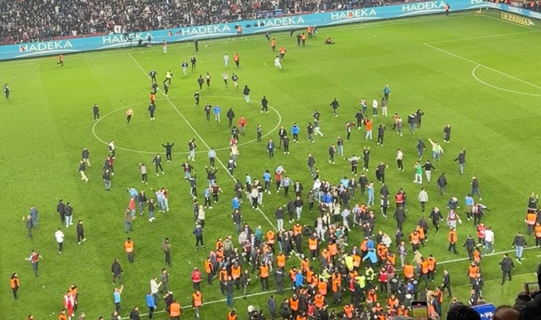 İçişleri Bakanı Ali Yerlikaya, dün akşam oynanan Trabzonspor-Fenerbahçe Süper Lig