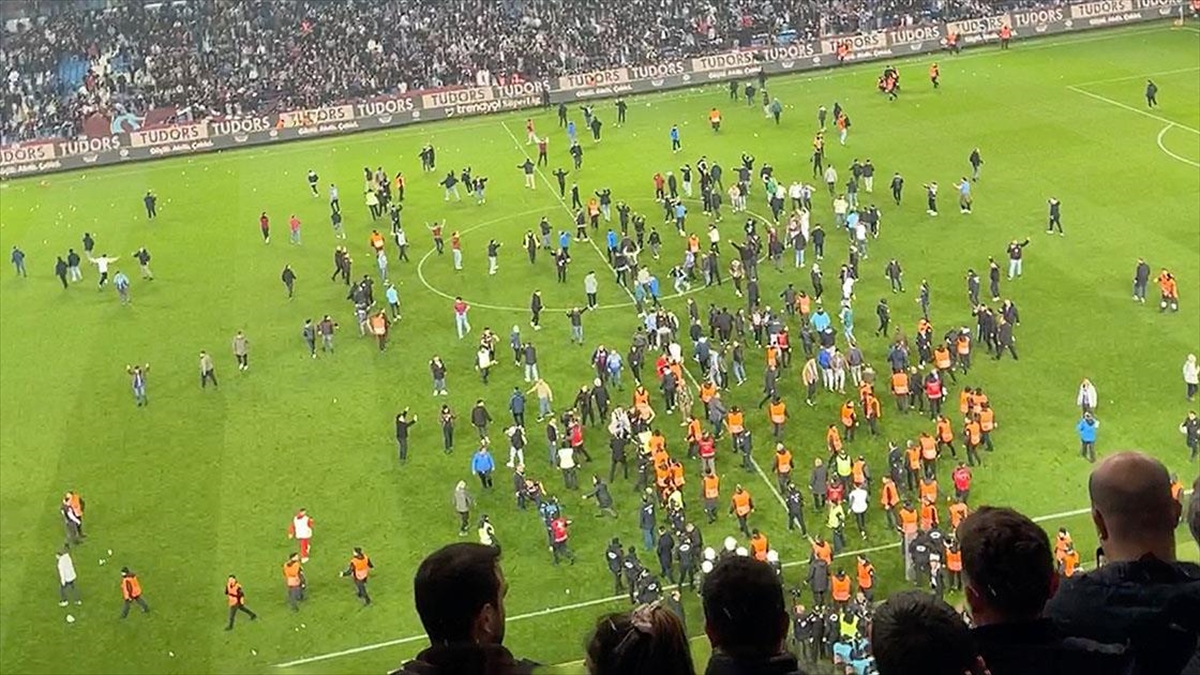 Trendyol Süper Lig'de 17 Mart Pazar günü oynanan Trabzonspor-Fenerbahçe maçının