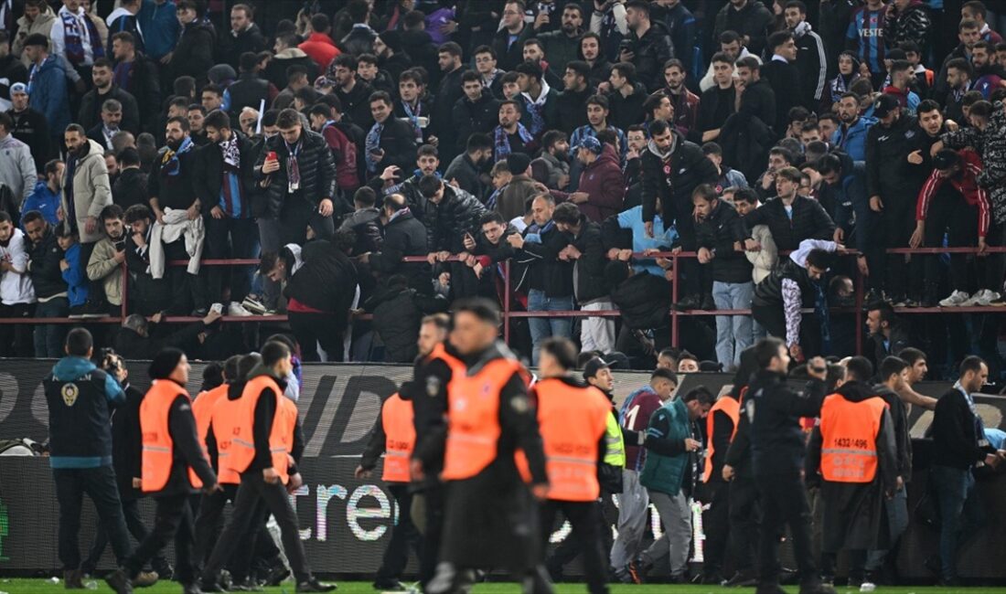Trabzonspor Yardımcı Antrenörü Egemen Korkmaz, Trendyol Süper Lig'de Fenerbahçe ile