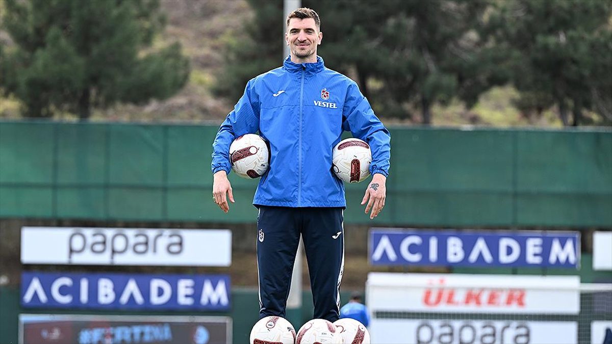 Trabzonspor'un ara transfer döneminde kadrosuna kattığı Belçikalı sağ bek oyuncusu