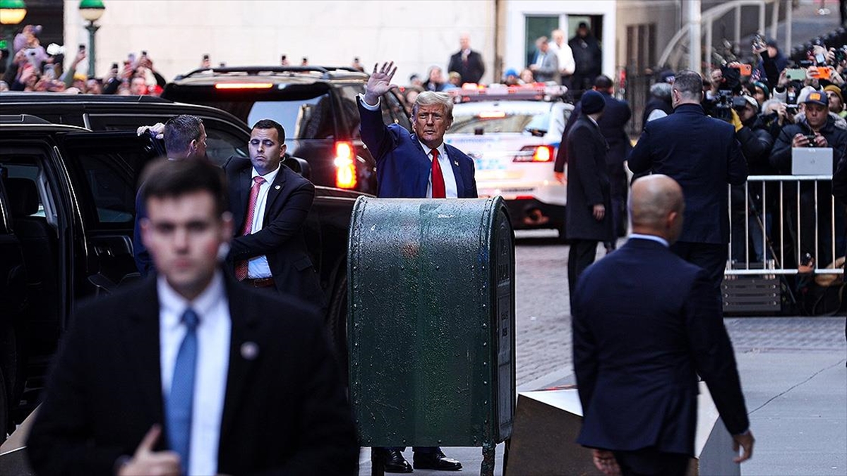 Eski ABD Başkanı Donald Trump’ın, emlak sektöründe dolandırıcılık suçlamasıyla yargılandığı