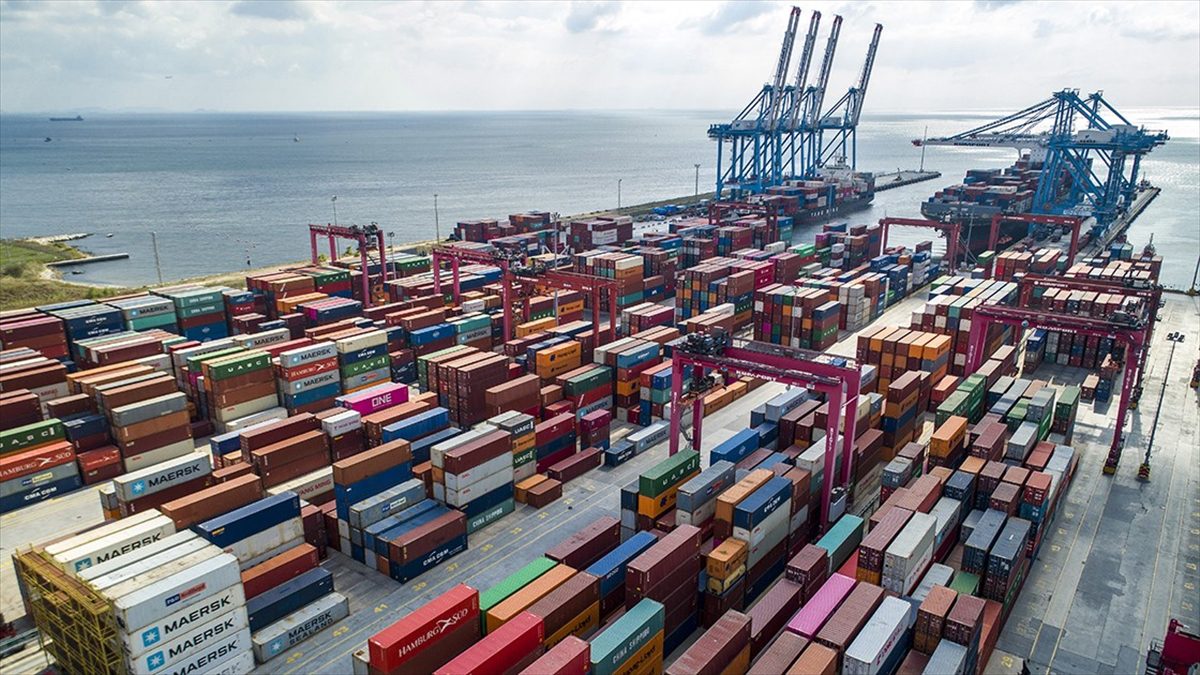 Türkiye'nin ihracatı şubatta geçen yılın aynı ayına göre yüzde 13,6