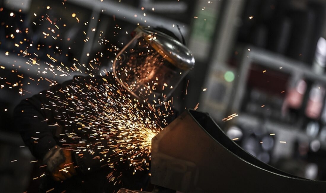 Ücretli çalışan sayısı ocakta yıllık bazda yüzde 2,8 arttı Sanayi, inşaat ve ticaret-hizmet sektörleri toplamında ücretli çalışan sayısı, ocakta