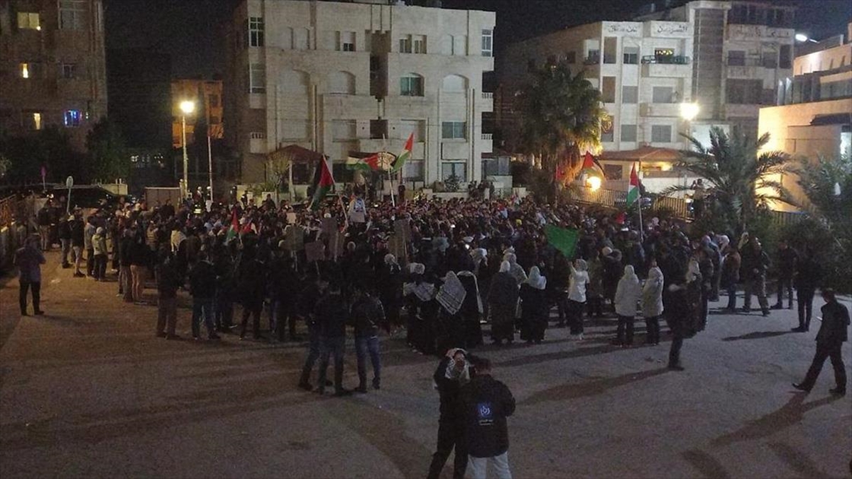 Ürdün'ün başkenti Amman'da yüzlerce kişi, Gazze Şeridi'ne ve Filistinlilere destek