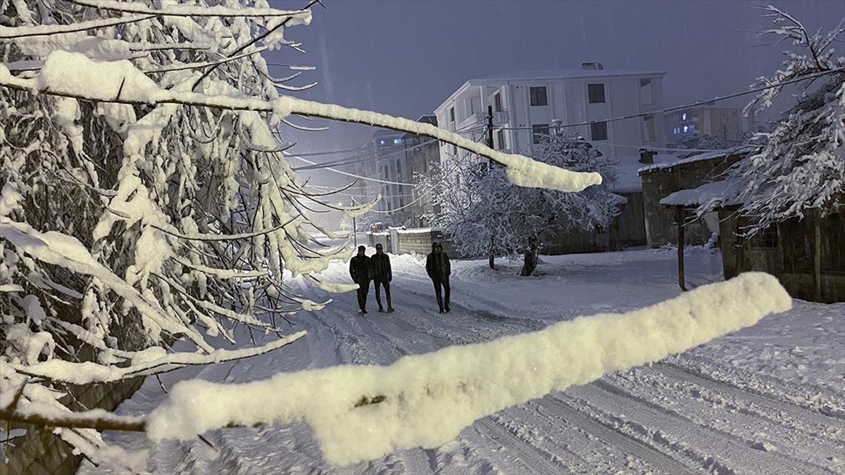 Van'da dünden bu yana etkili olan sağanak ve kar nedeniyle