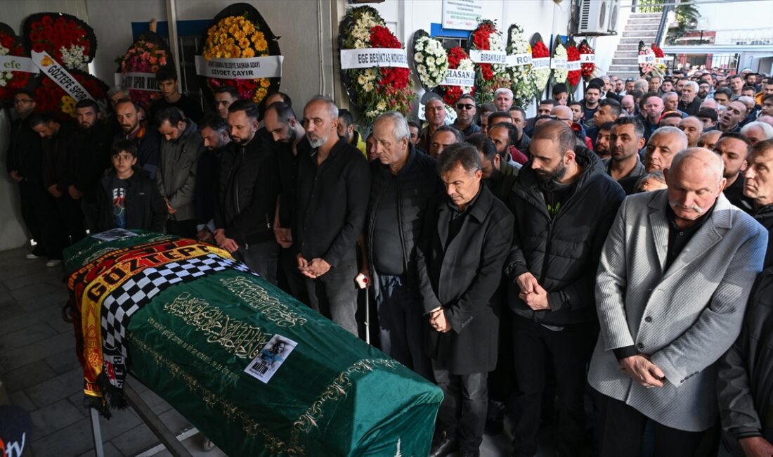 İZMIR (AA) – Bornova Yeşilova Mahallesi’ndeki Halife Ömer Camisi’ne getirilen