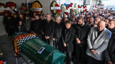 İZMIR (AA) – Bornova Yeşilova Mahallesi’ndeki Halife &Ouml;mer Camisi’ne getirilen