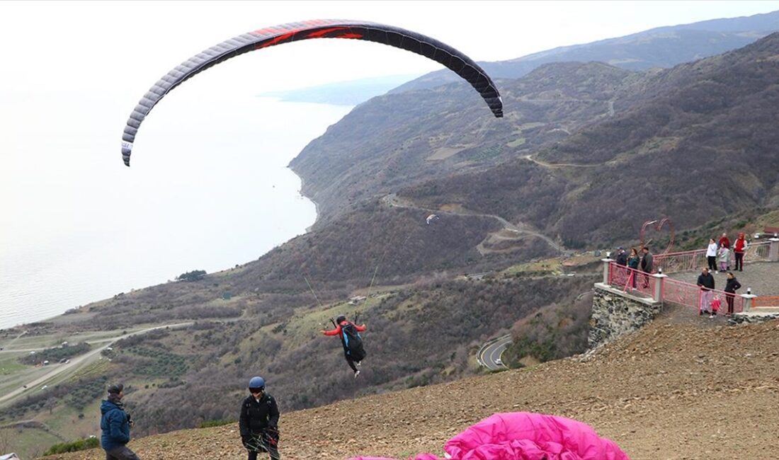 Tekirdağ'da adrenalin tutkunlarının gözde adresi Uçmakdere, yamaç paraşütü yapmak isteyen