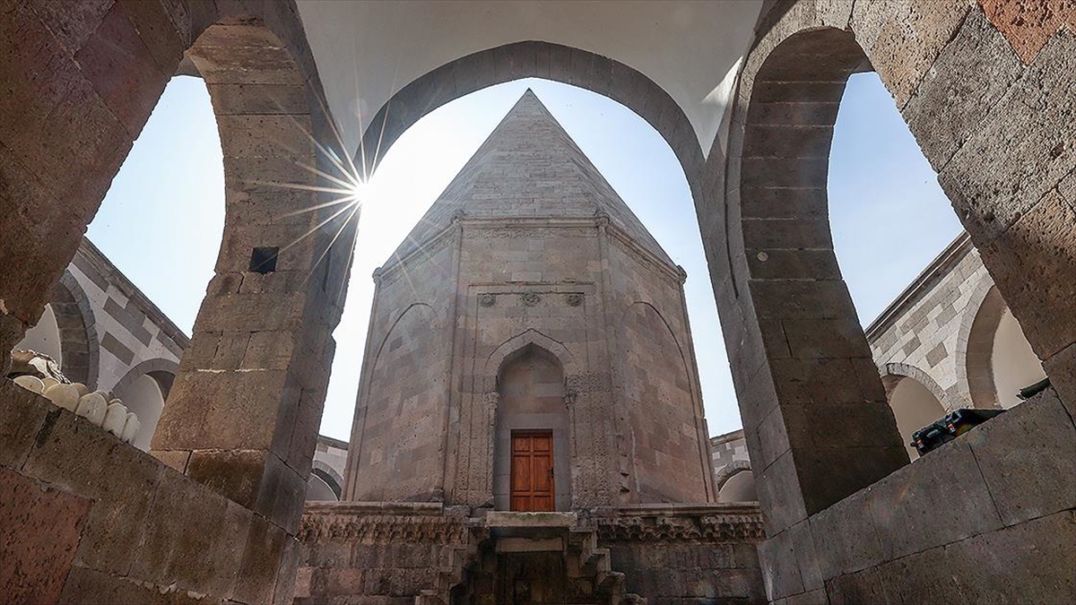 Kayseri'de Eretna Beyliği döneminde yaptırılan ve Melikgazi Belediyesince restore ettirilen