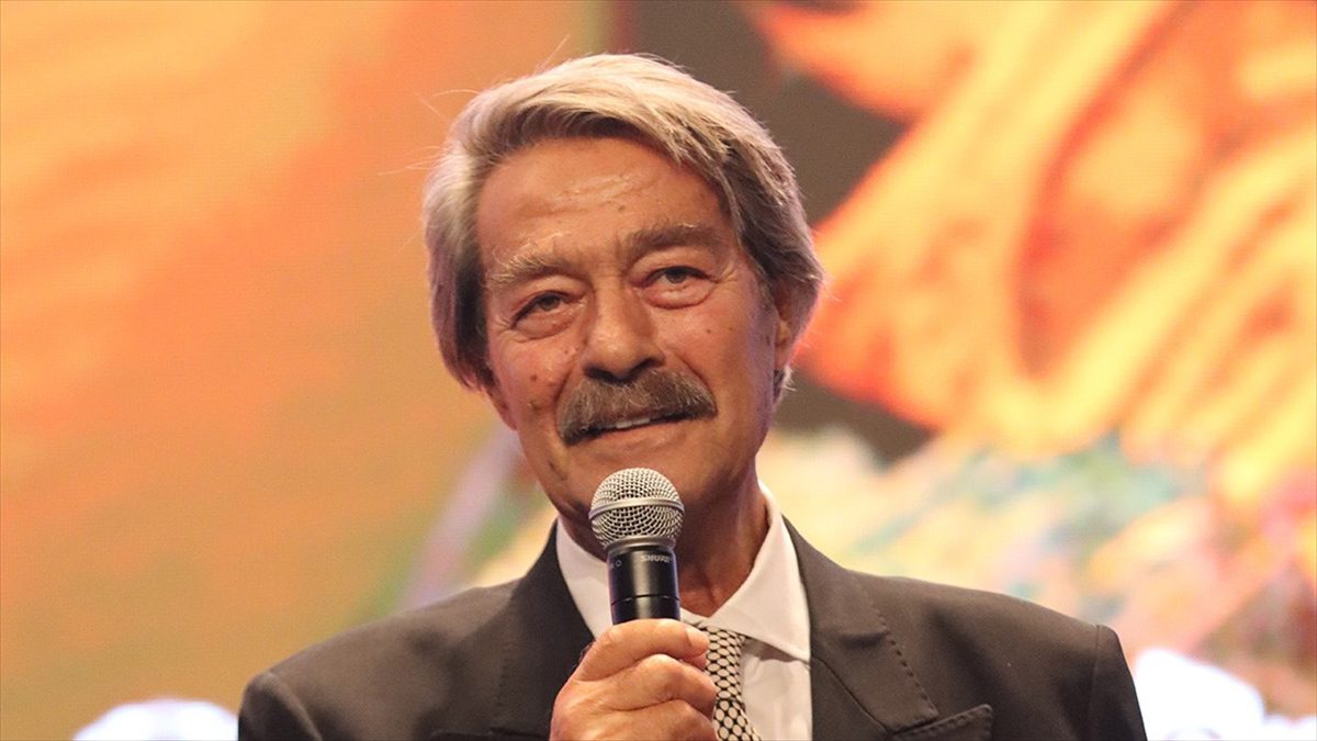 Sanatçı Kadir İnanır'ın dün rahatsızlanarak kaldırıldığı Ümraniye Eğitim ve Araştırma
