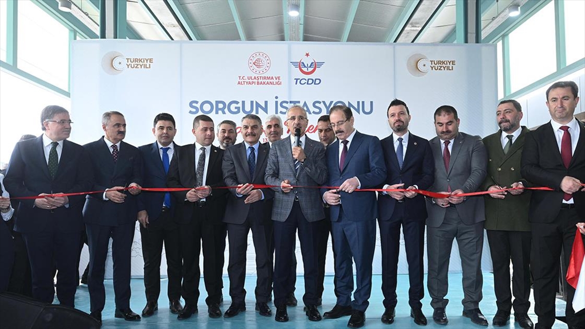 Ulaştırma ve Altyapı Bakanı Abdulkadir Uraloğlu, yüksek hızlı trenle Ankara-Sorgun