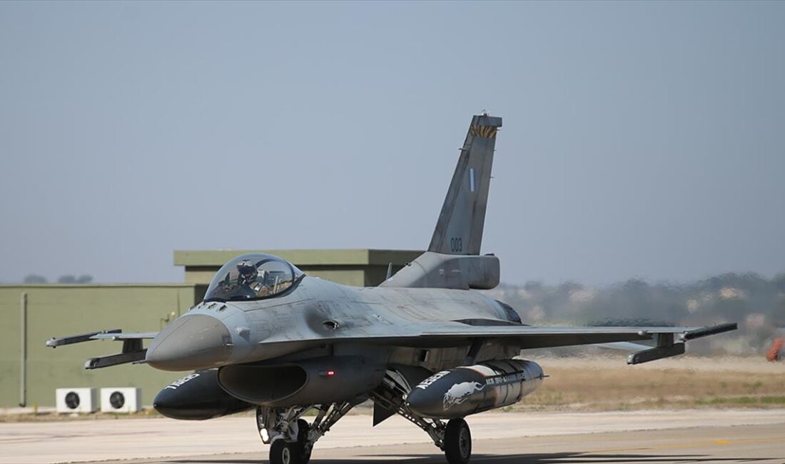 Yunan Hava Kuvvetlerine ait F-16 savaş uçağı, Ege Denizi'nde bulunan