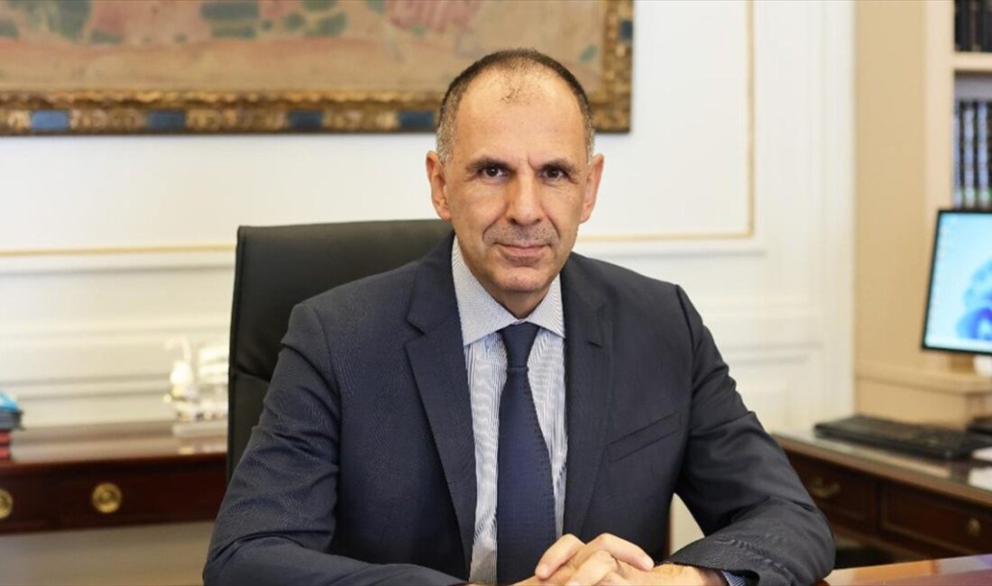 Yunanistan Dışişleri Bakanı Yorgos Yerapetritis, dünyada krizlerin giderek yaygınlaştığını ve