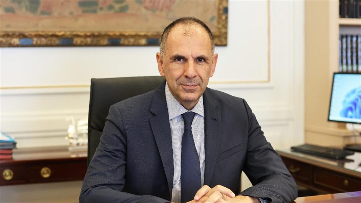 Yunanistan Dışişleri Bakanı Yorgos Yerapetritis, dünyada krizlerin giderek yaygınlaştığını ve