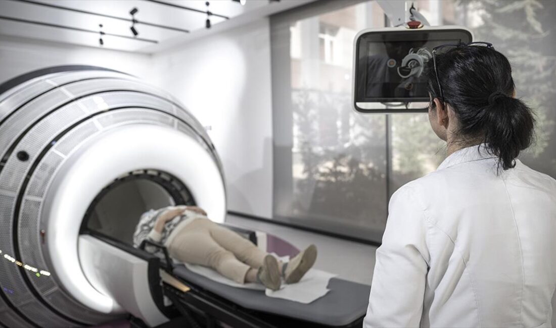 İlk kez Hacettepe Üniversitesi Tıp Fakültesi Hastanesinde hizmete sunulan robotik