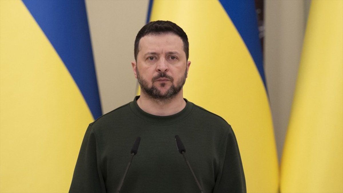 Ukrayna Devlet Başkanı Volodimir Zelenskiy, başkent Kiev'de Ukrayna ordusunda görev