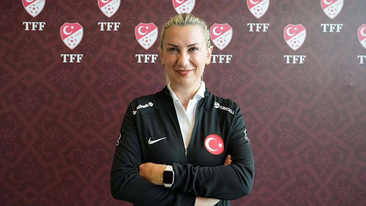 A Milli Kadın Futbol Takımı Teknik Direktörü Necla Güngör Kıragası,