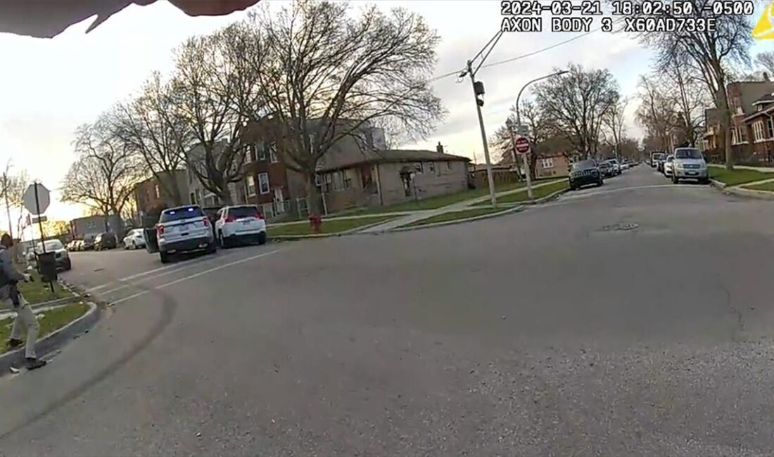 ABD'nin Chicago kentinde 4 polis, emniyet kemeri takmadığı gerekçesiyle durdurduğu