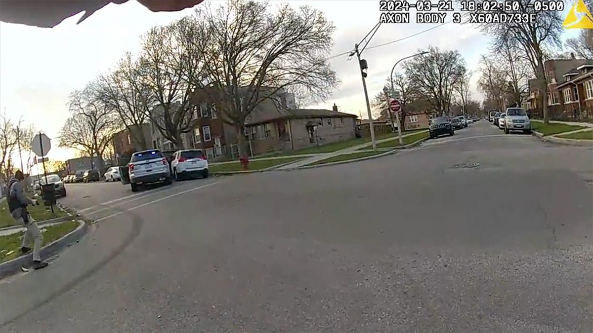ABD'nin Chicago kentinde 4 polis, emniyet kemeri takmadığı gerekçesiyle durdurduğu