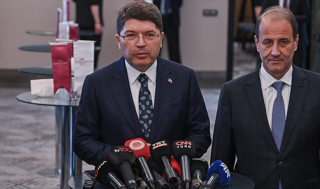 Adalet Bakanı Yılmaz Tunç, DEM Parti'nin kapatılması çağrısına ilişkin, "Kapatılan