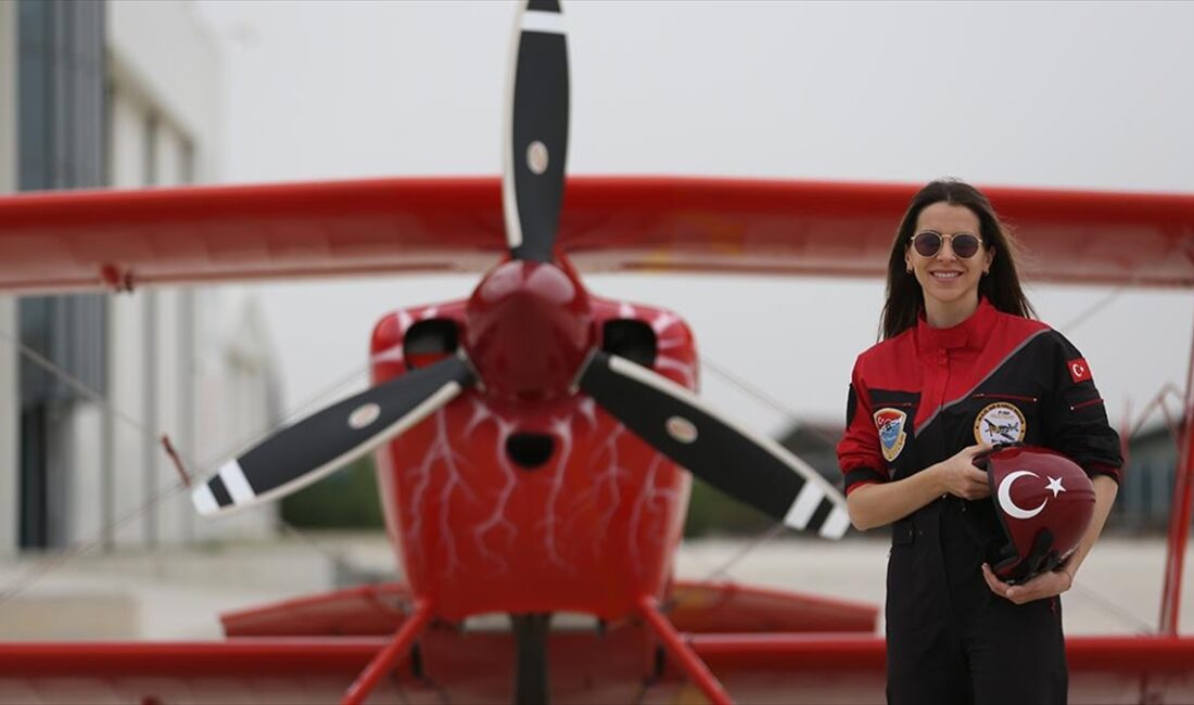 Türkiye'nin tek sivil profesyonel kadın akrobasi pilotu Semin Öztürk Şener,