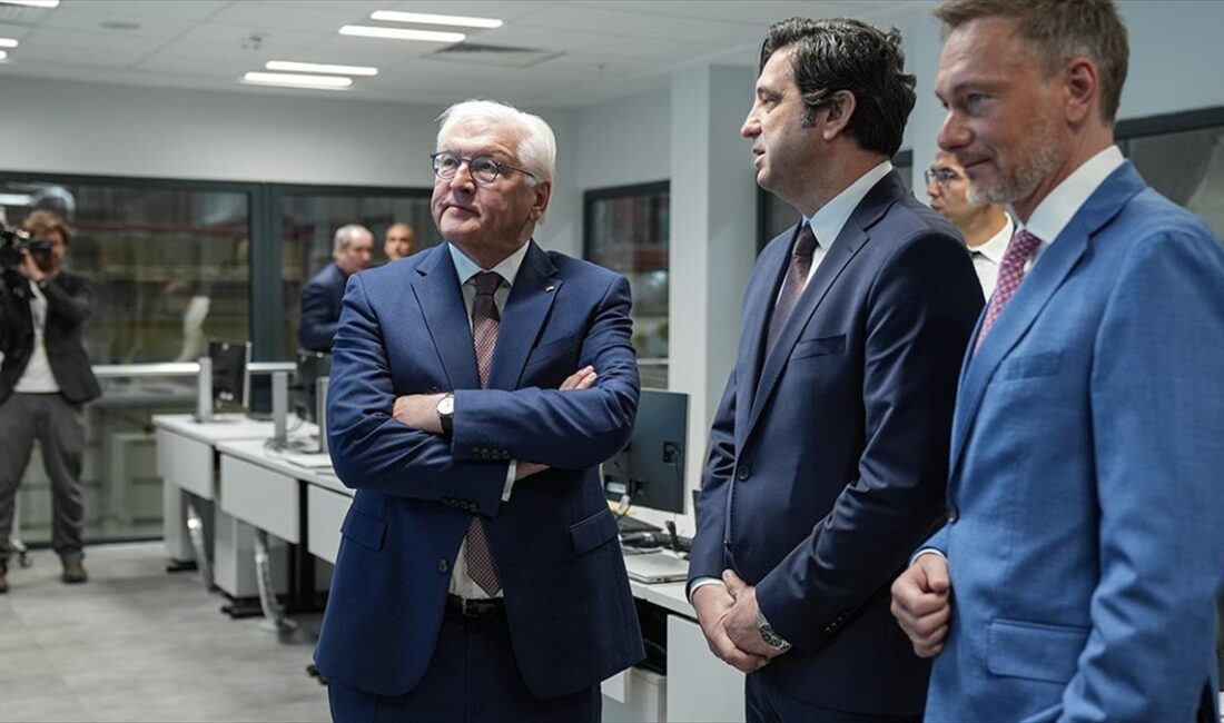 Almanya Cumhurbaşkanı Frank-Walter Steinmeier, İstanbul Havalimanı'nda Alman lojistik firmasını ziyaret