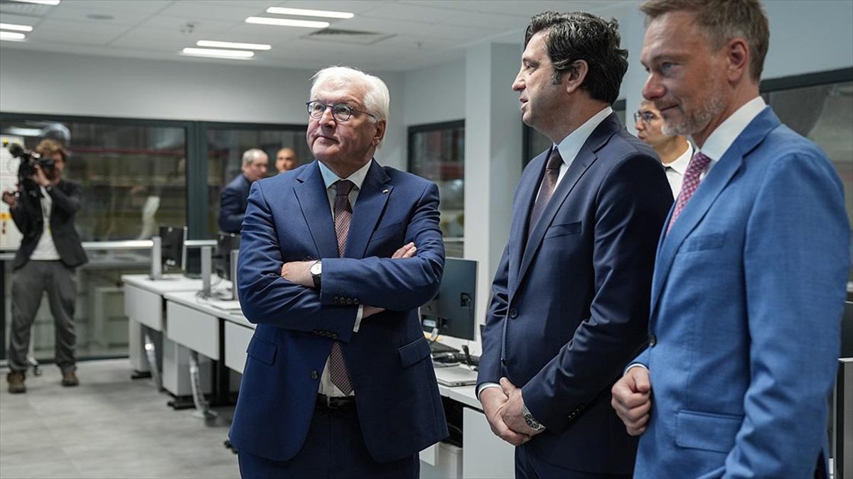 Almanya Cumhurbaşkanı Frank-Walter Steinmeier, İstanbul Havalimanı'nda Alman lojistik firmasını ziyaret