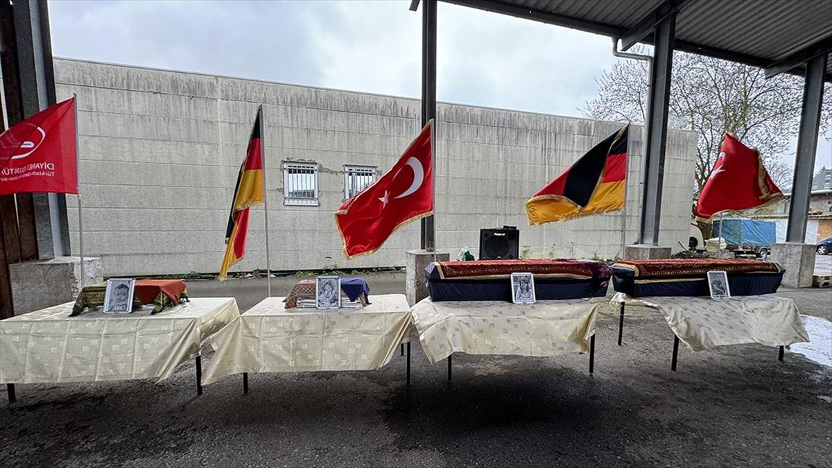 Almanya'nın Solingen kentinde kundaklama sonucu çıkan yangında hayatını kaybeden Türk