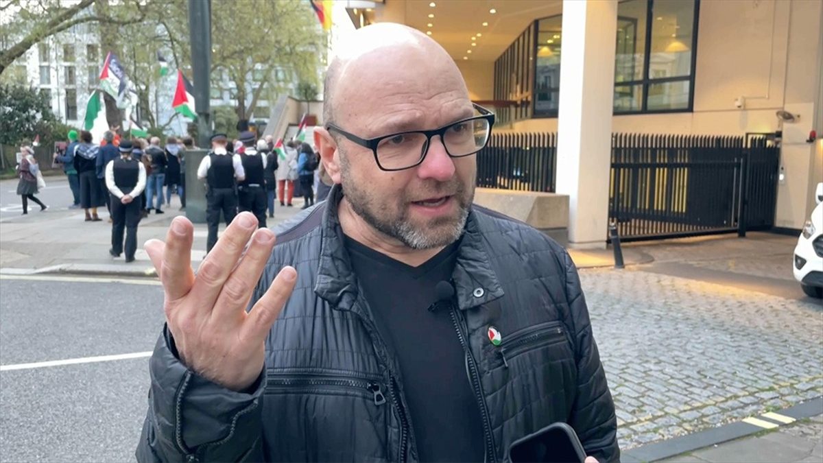 Güney Afrikalı siyasetçi Andrew Feinstein, Glasgow Üniversitesi Rektörünün Almanya'ya girişinin