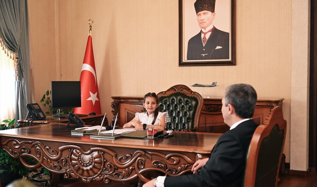 ANTALYA (AA) – Antalya Valisi Hulusi Şahin, 23 Nisan Ulusal