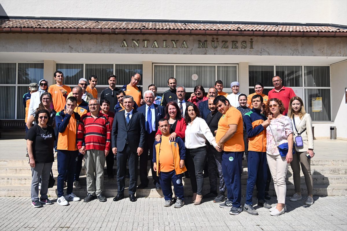 ANTALYA (AA) – Antalya Valisi Hulusi Şahin, 2 Nisan Dünya