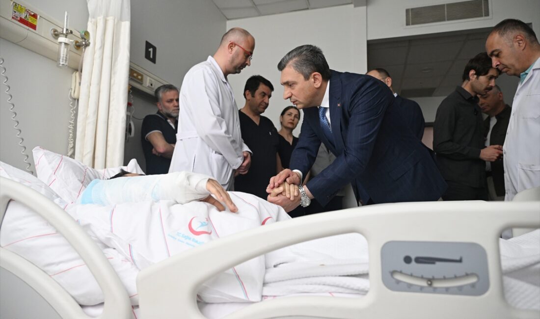 ANTALYA (AA) – Antalya Valisi Hulusi Şahin, Konyaaltı ilçesindeki teleferik