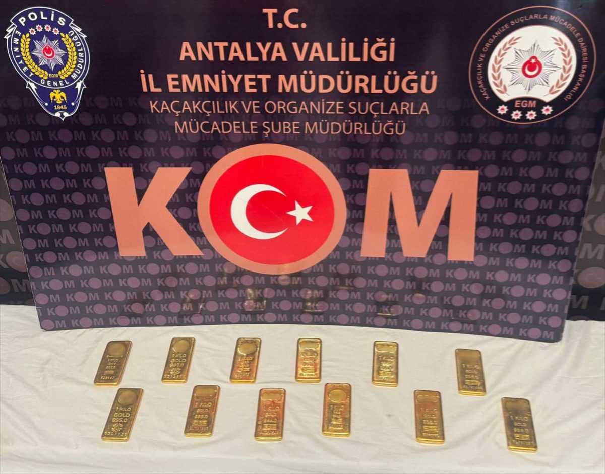 Antalya'da 12 kilogram gümrük kaçağı altın ele geçirildi