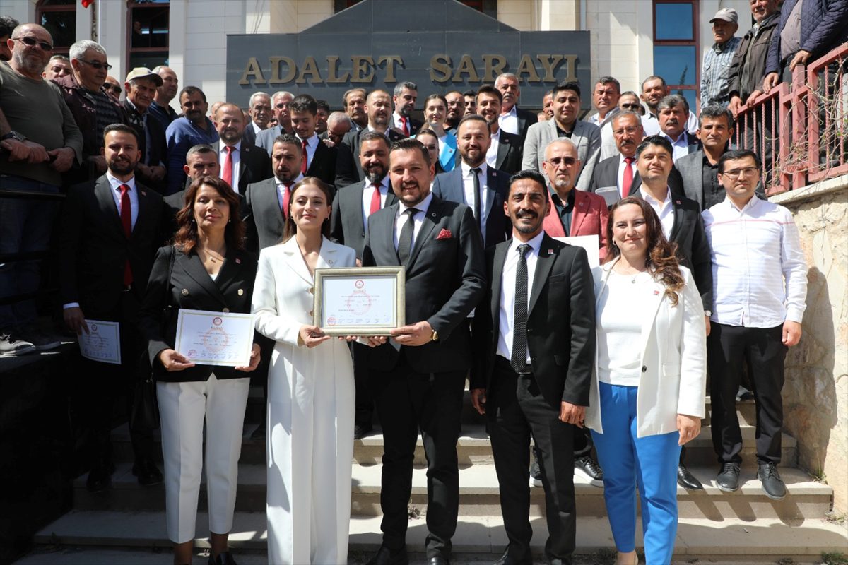 Antalya'da 3 ilçe belediye başkanı mazbatalarını aldı