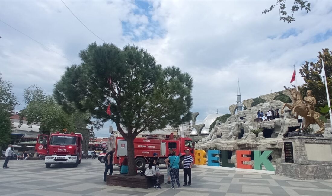 ANTALYA (AA) – Antalya'nın Serik ilçesinde yapay şelaleyi gezerken betona