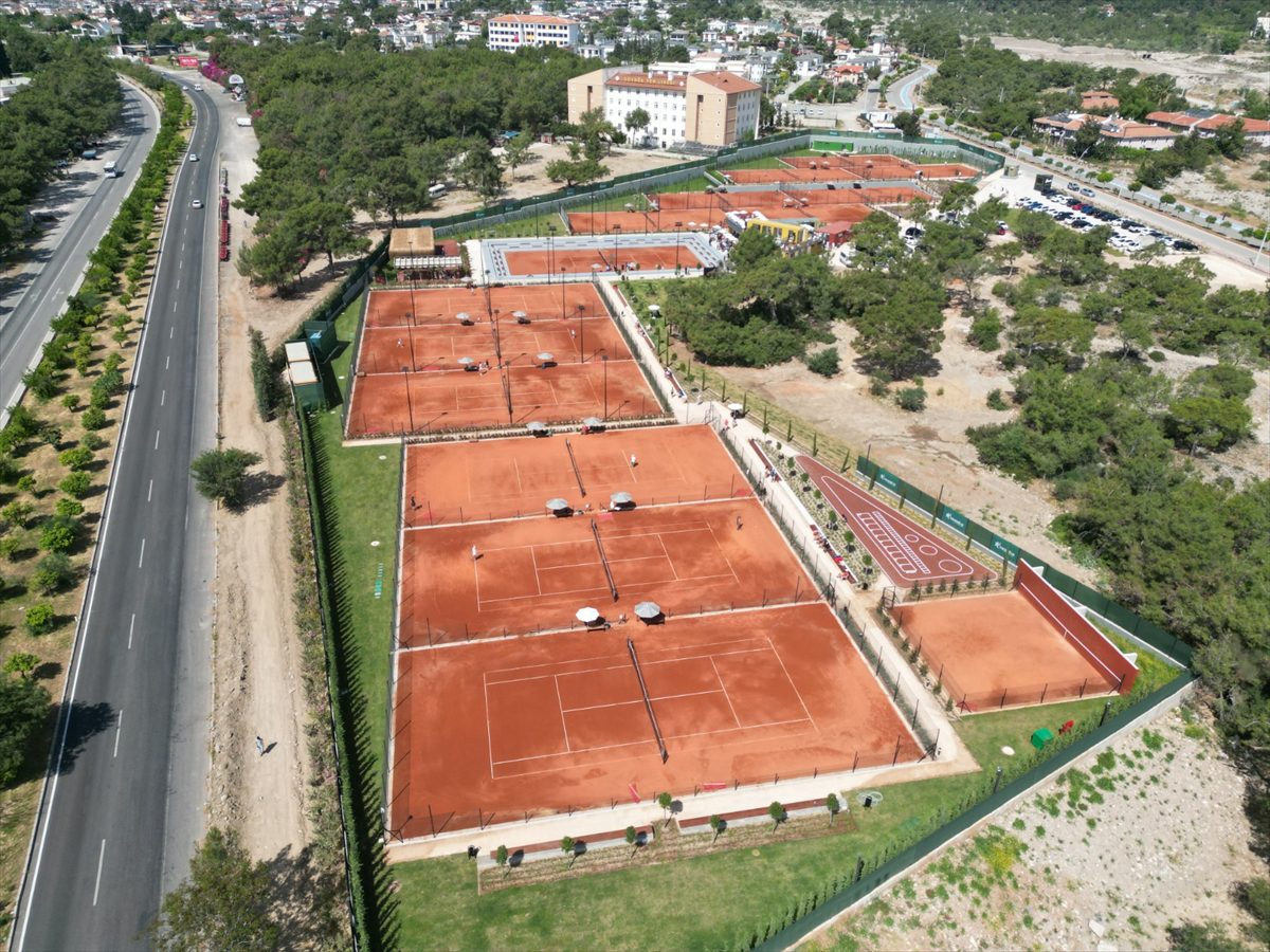 Antalya'da Corendon Tennis Club Kemer açıldı