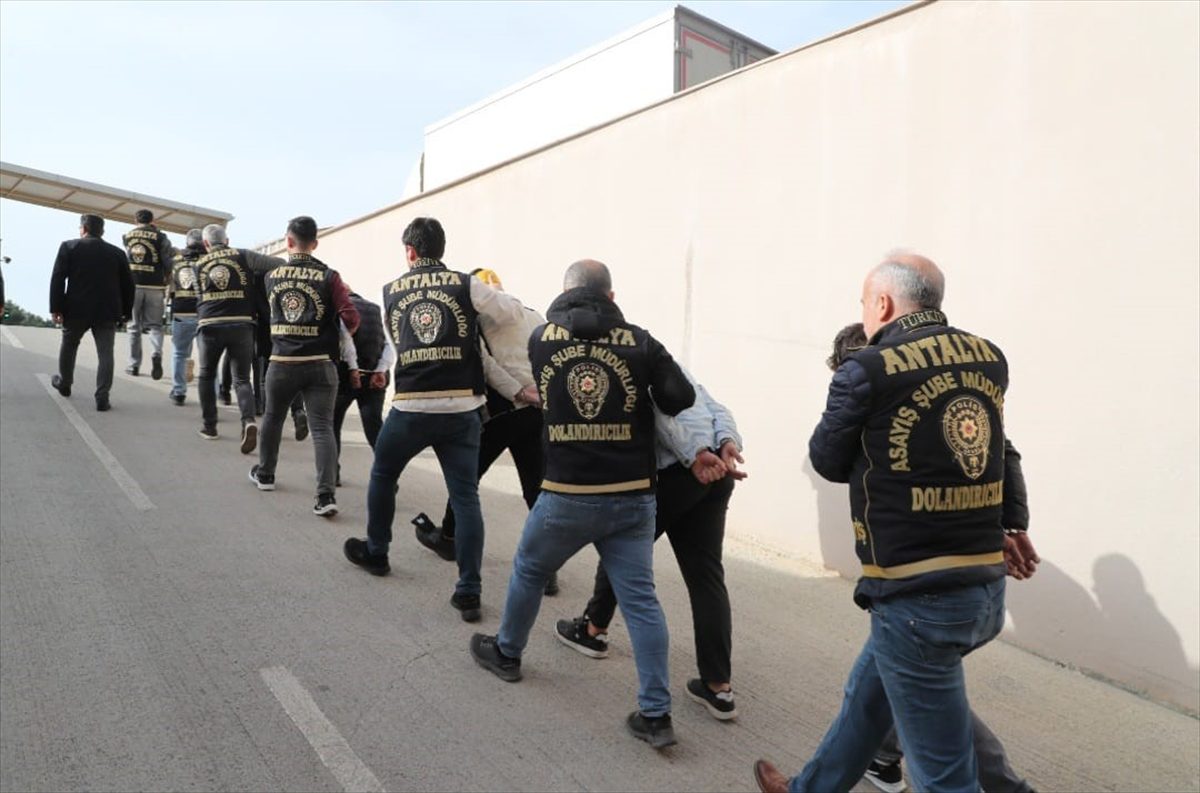 Antalya'da dolandırıcılık operasyonunda 6 şüpheli tutuklandı